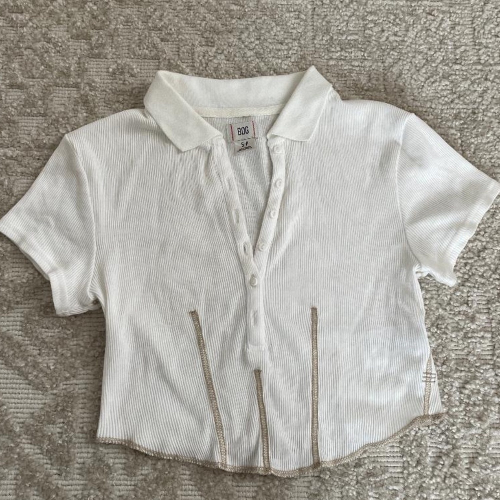 BDG Crop top, 3 buttoms, cream/white with tan piping S/P